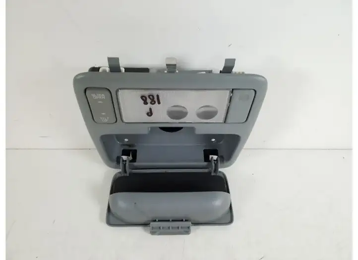 Toyota RAV 4 (XA20) (2000 - 2005) 63660-0W011 Передняя подсветка — фото 2