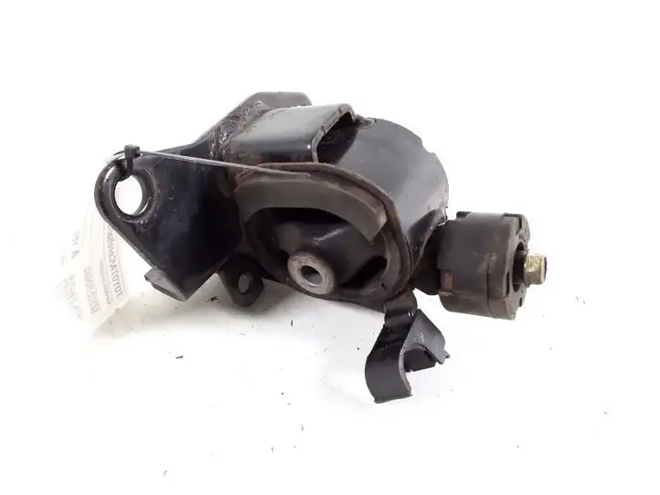 Toyota Corolla E120 E130 (2000 - 2004) 12372-0D080 Опора двигателя — фото 1