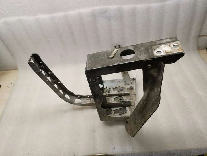 Audi A8 (1999 - 2002)  4D0821138AP Держатель крыла