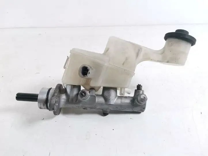 Toyota Corolla Verso E121 (2001 - 2004) 47201-13110 Главный тормозной цилиндр — фото 1