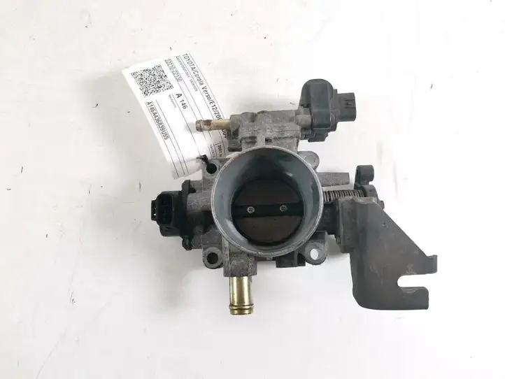 Toyota Corolla Verso E121 (2001 - 2004) 22210-22130 Дроссельная заслонка — фото 1