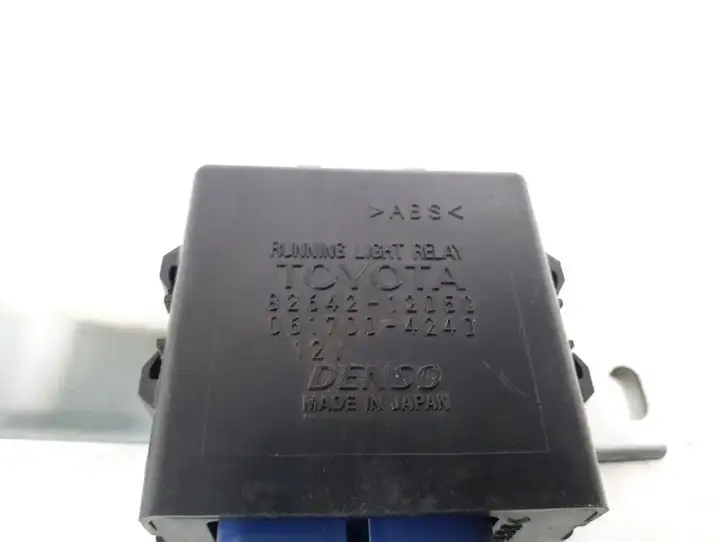 Toyota Hilux (AN10, AN20, AN30) (2004 - 2008) 82642-12050 Другое реле — фото 2