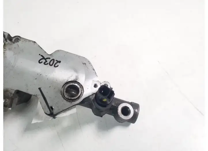 Toyota Corolla Verso AR10 (2004 - 2009) 15781-26010 Кронштейн масляного фильтра — фото 2