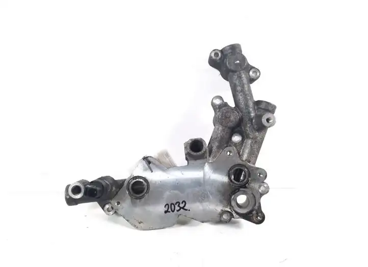 Toyota Corolla Verso AR10 (2004 - 2009) 15781-26010 Кронштейн масляного фильтра — фото 3