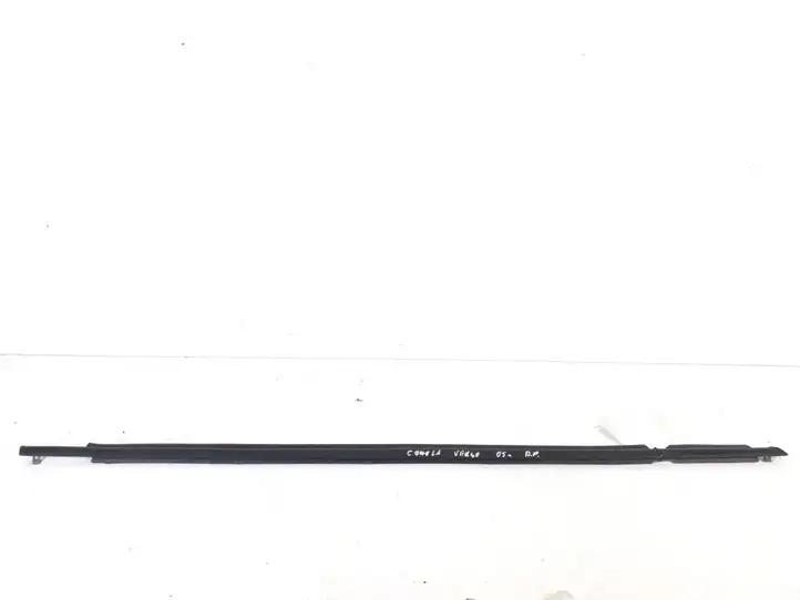 Toyota Corolla Verso AR10 (2004 - 2009) 75710-64010 Накладка стекла передней двери — фото 1