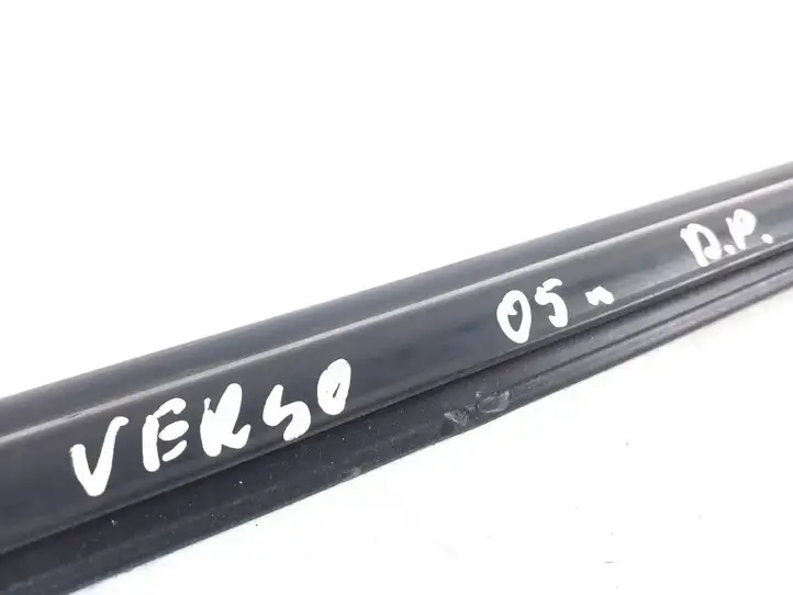 Toyota Corolla Verso AR10 (2004 - 2009) 75710-64010 Накладка стекла передней двери — фото 3