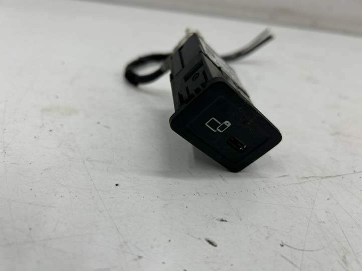 Mercedes-Benz E W213 (2016 - )  A2478204602 Разъем USB
