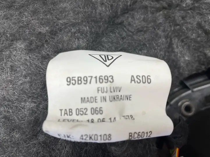 Porsche Macan (95B) (2014 - 2018) 95B867212 Обшивка задней двери — фото 3