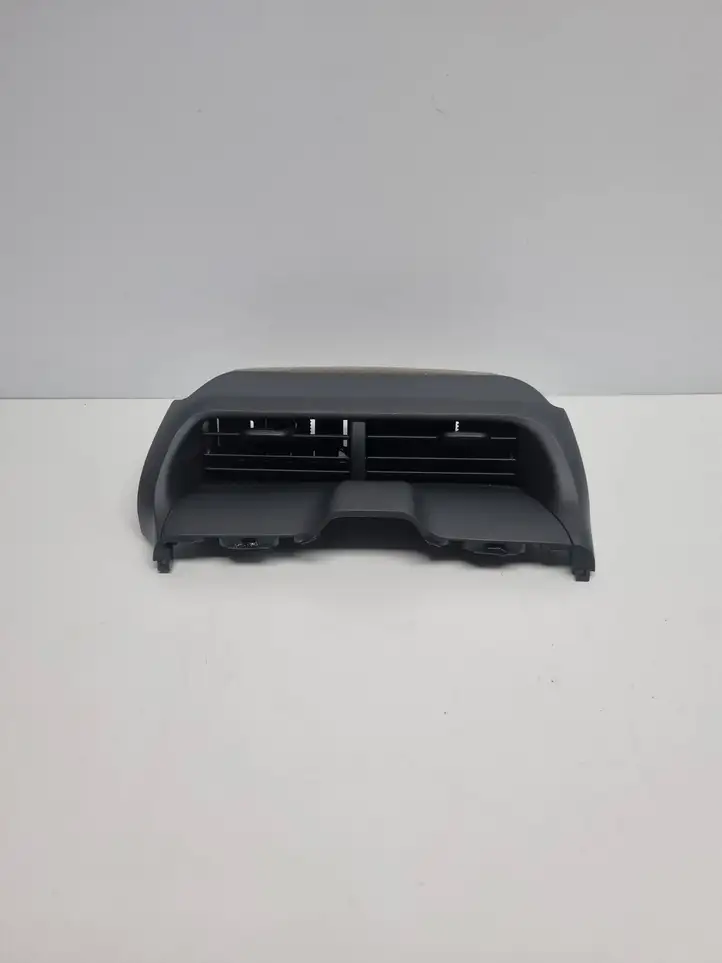 Toyota Yaris Cross (2020 - ) 55670K0090 Центральный воздушный дефлектор — фото 1