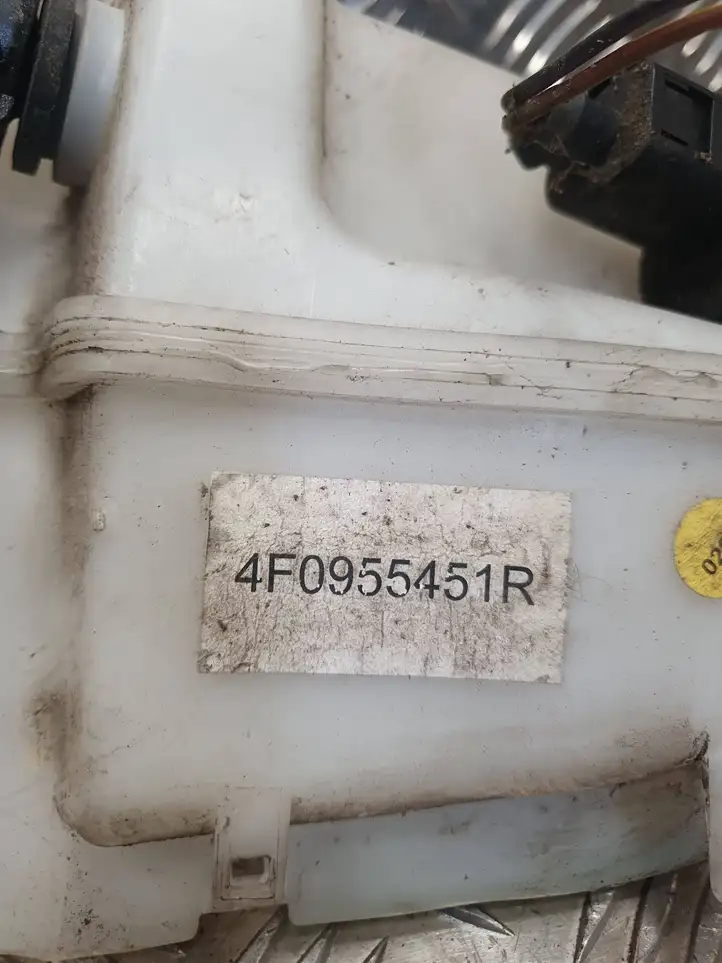 Audi A6 S6 C6 4F (2004 - 2008) 4F0955451R Бачок омывателя стекла — фото 6