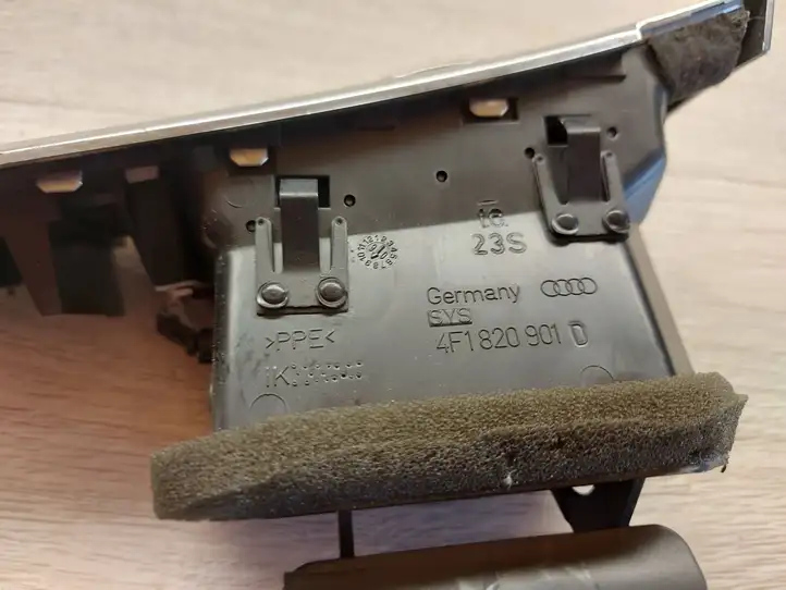 Audi A6 S6 C6 4F (2004 - 2008) 4F1820901D Боковой воздушный дефлектор — фото 8