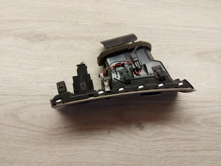 Audi A6 S6 C6 4F (2004 - 2008) 4F1820901D Боковой воздушный дефлектор — фото 5