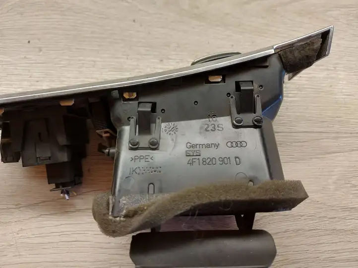 Audi A6 S6 C6 4F (2004 - 2008) 4F1820901D Боковой воздушный дефлектор — фото 8