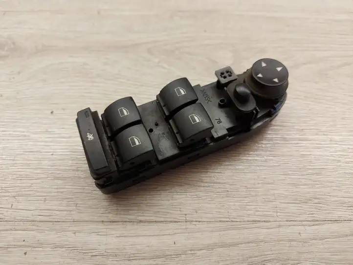 BMW 5 E60 E61 (2004 - 2010) 9122110 Кнопка стеклоподъемников — фото 1