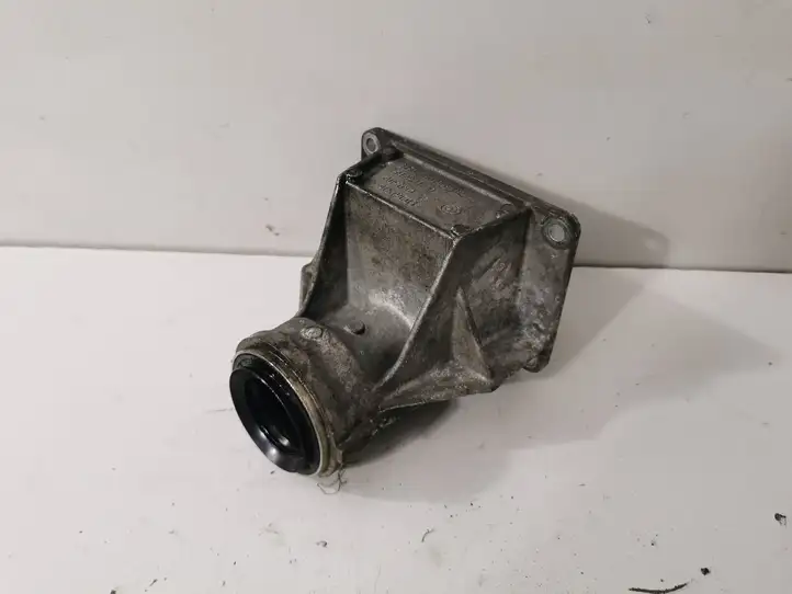 BMW 3 F30 F35 F31 (2012 - 2018) 7601996 Кронштейн подвесного подшипника — фото 1
