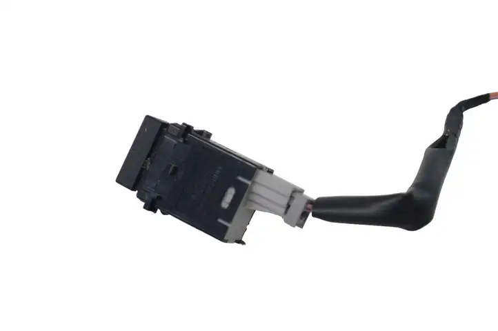 Subaru Outback (BS) (2014 - 2019) 15204I1N Кнопка фаркопа в багажнике — фото 2