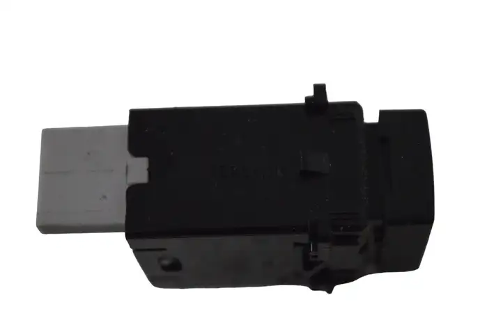 Subaru Outback (BS) (2014 - 2019) 15204I1N Кнопка фаркопа в багажнике — фото 5