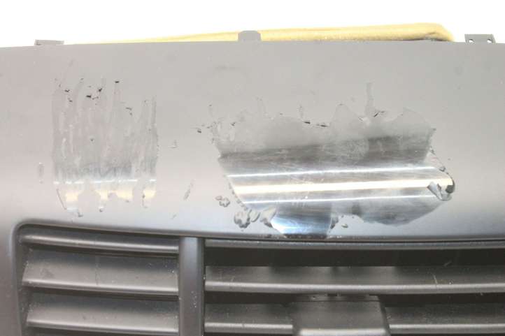 Toyota Verso (2012 - 2015)  556700F040 Воздушная решётка окна