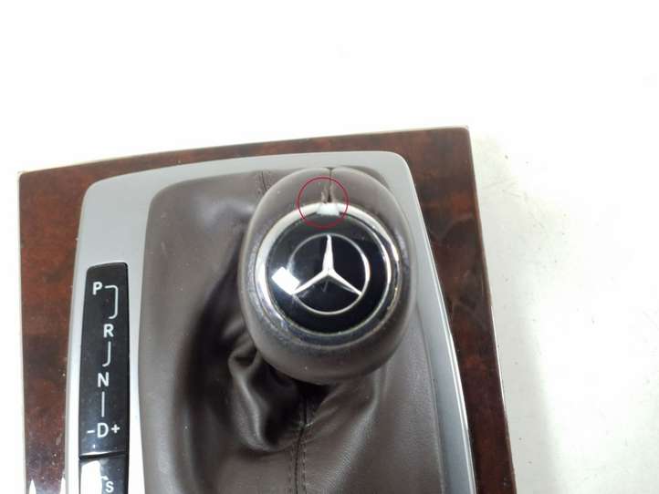 Mercedes-Benz C W204 (2007 - 2014)  A2042671510 Отделка рычага переключения передач (кожа, головка)