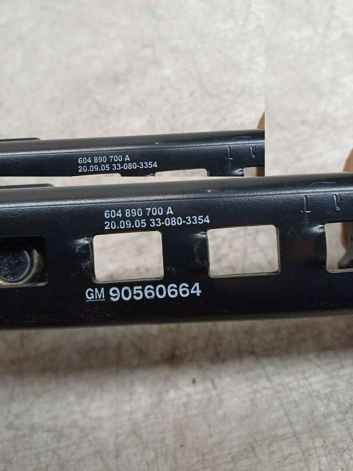 Opel Astra (2004 - 2009)  90560664 Регулятор высоты ремня безопасности