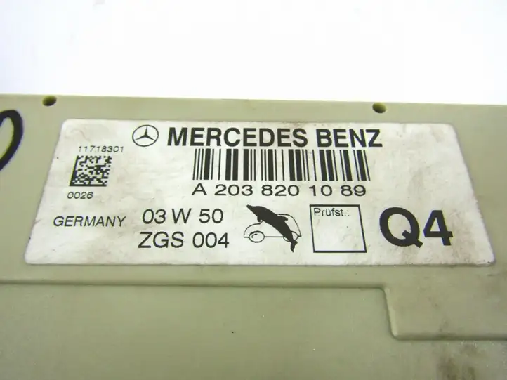 Mercedes-Benz C W203 (2000 - 2007) Усилитель антенны — фото 5