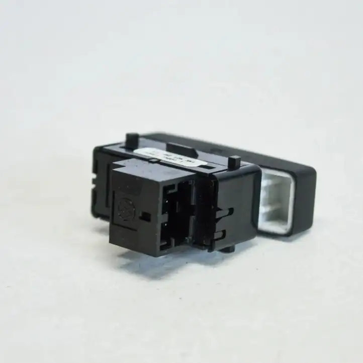 Volkswagen Touareg I (2002 - 2010) 7L6962125 Кнопка фаркопа в багажнике — фото 3
