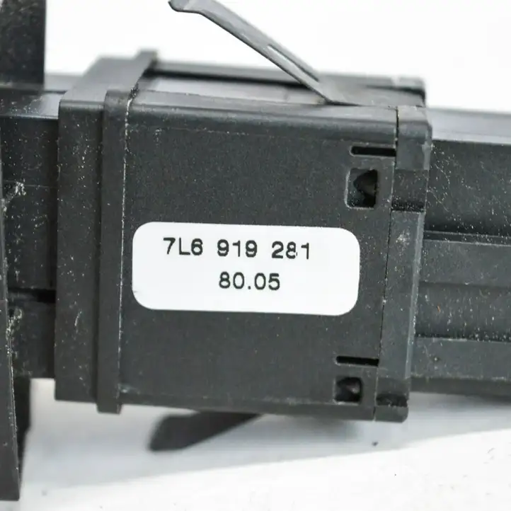 Volkswagen Touareg I (2002 - 2010) 7L6919281 Кнопка фаркопа в багажнике — фото 3