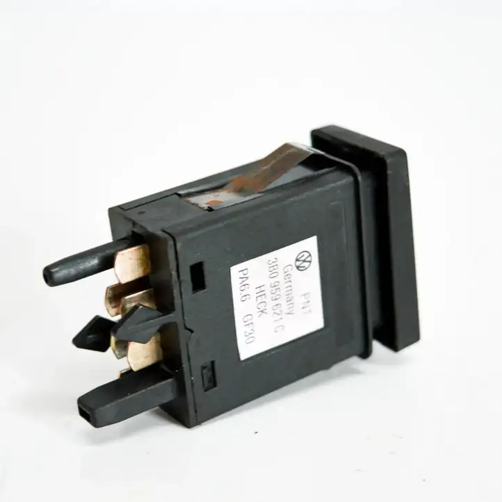 Volkswagen PASSAT B5.5 (2001 - 2005) 3B0959621C Кнопка фаркопа в багажнике — фото 4