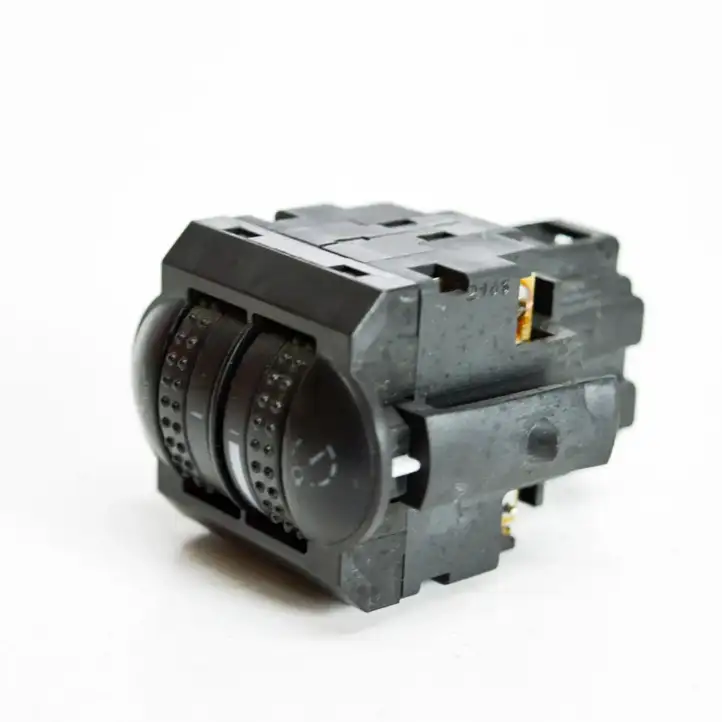 Volkswagen PASSAT B5.5 (2001 - 2005) 3B0941333C Кнопка фаркопа в багажнике — фото 2