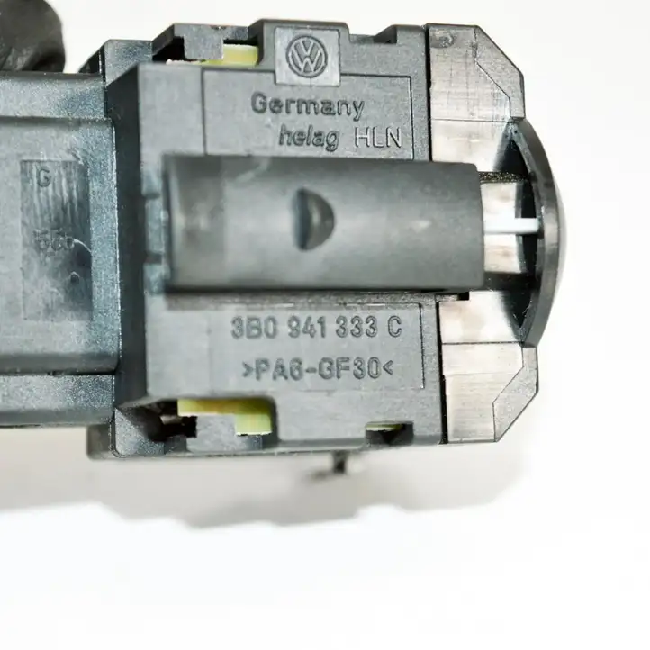 Volkswagen PASSAT B5.5 (2001 - 2005) 3B0941333C Кнопка фаркопа в багажнике — фото 5