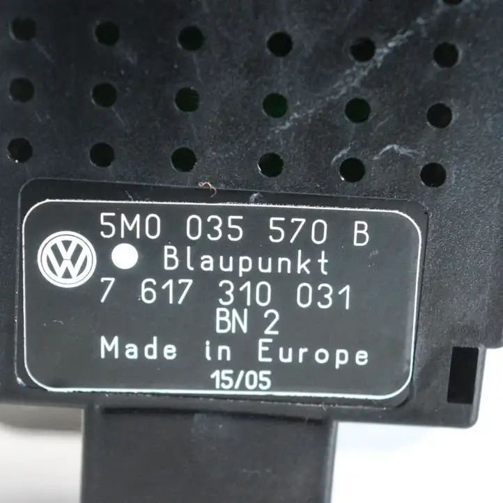 Volkswagen Golf Plus (2004 - 2008) 5M0035570B Усилитель антенны — фото 3