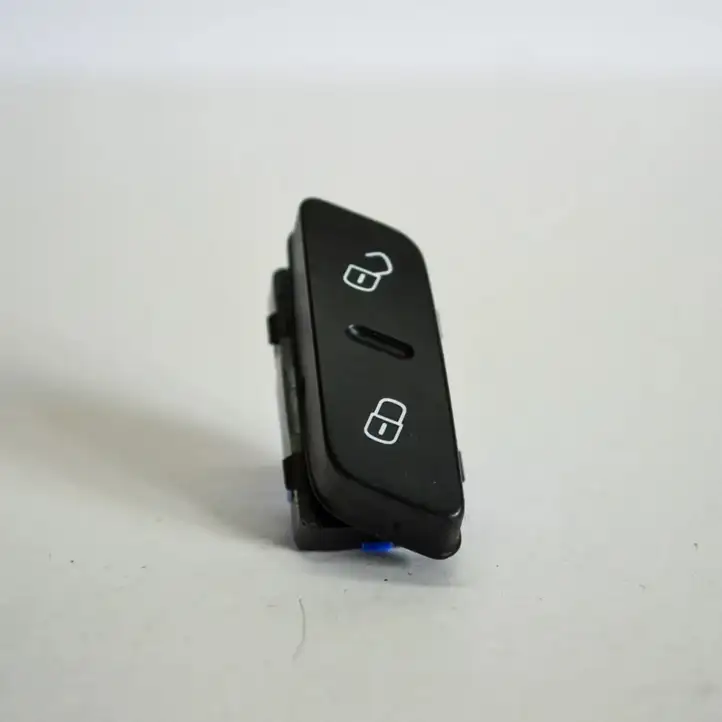 Volkswagen PASSAT B7 (2011 - 2014) 3AA962126 Кнопка фаркопа в багажнике — фото 1