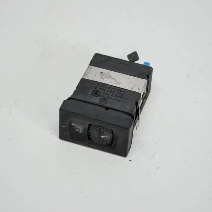 Volkswagen PASSAT B5.5 (2001 - 2005) 3B0963564D Кнопка фаркопа в багажнике — фото 2