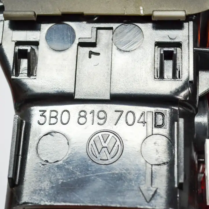 Volkswagen PASSAT B5.5 (2001 - 2005) 3B0819704D Воздушная решетка панели — фото 3