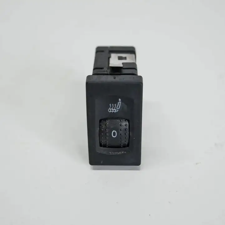 Volkswagen PASSAT B5.5 (2001 - 2005) 3B0963563D Кнопка фаркопа в багажнике — фото 2