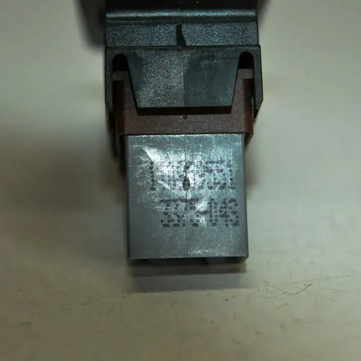 Volkswagen Touran I (2003 - 2010) 1T09595511F0959527 Кнопка фаркопа в багажнике — фото 2