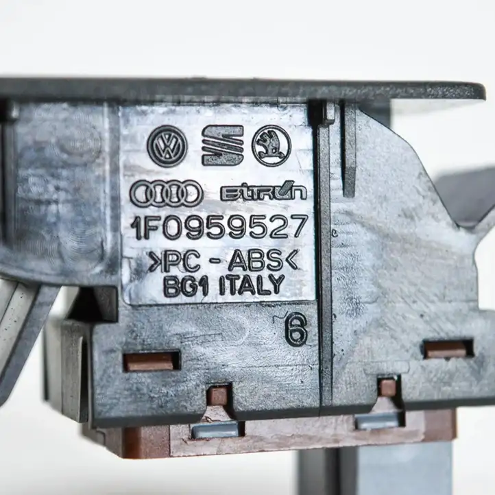 Volkswagen Touran I (2003 - 2010) 1T09595511F0959527 Кнопка фаркопа в багажнике — фото 5