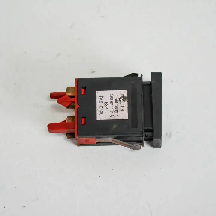 Volkswagen PASSAT B5.5 (2001 - 2005) 3B0927134A Кнопка фаркопа в багажнике — фото 2