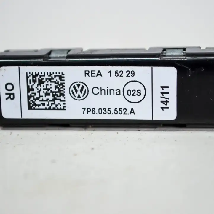 Volkswagen Touareg II (2010 - 2018) 7P6035552A Усилитель антенны — фото 3