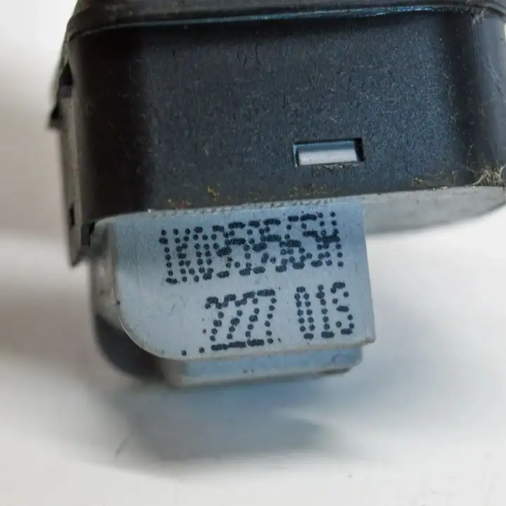 Volkswagen Golf V (2003 - 2009) 1K0959565H Кнопка фаркопа в багажнике — фото 3