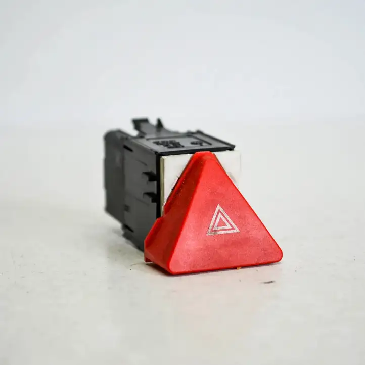 Volkswagen Touran I (2003 - 2010) 1T0953509 Кнопка фаркопа в багажнике — фото 1