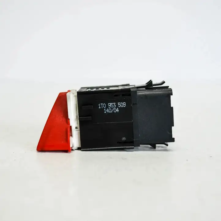 Volkswagen Touran I (2003 - 2010) 1T0953509 Кнопка фаркопа в багажнике — фото 3