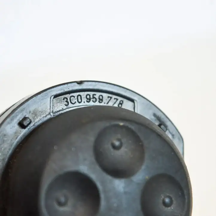 Volkswagen PASSAT B6 (2005 - 2010) 3C0959778 Кнопка фаркопа в багажнике — фото 4