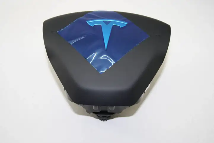 Tesla Model Y (2019 - 2024) Подушка безопасности руля — фото 1