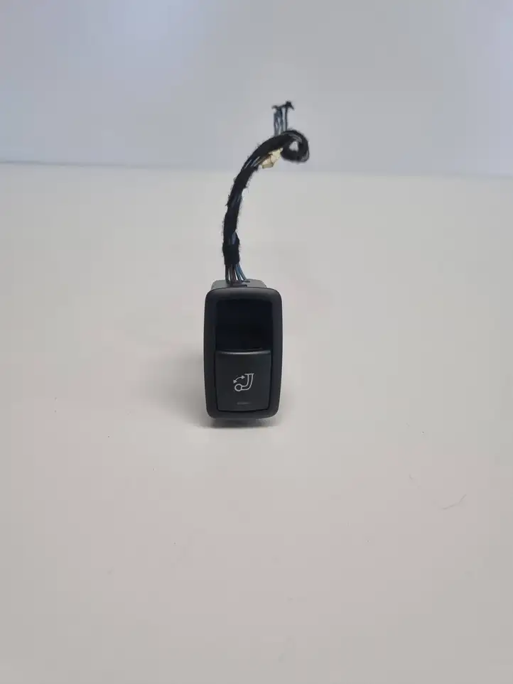Mercedes-Benz ML W166 (2012 - 2017) A1669051700 Кнопка фаркопа в багажнике — фото 2