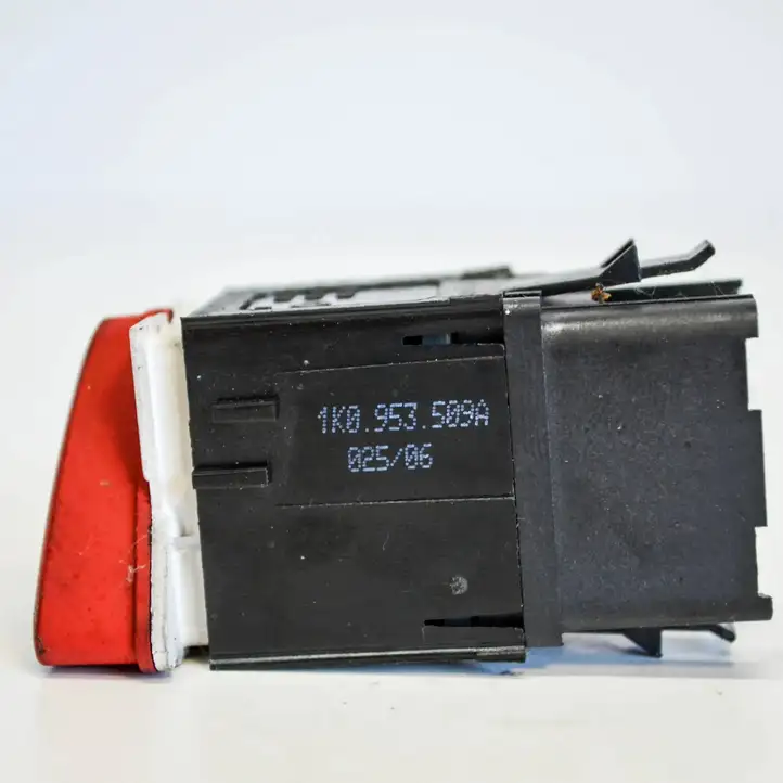 Volkswagen Jetta V (2005 - 2010) 1K0953509A Кнопка фаркопа в багажнике — фото 4