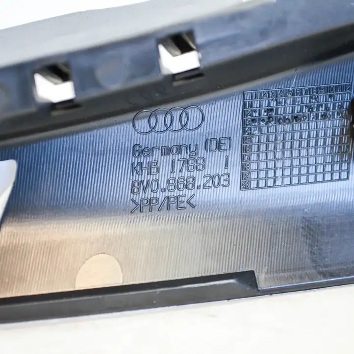 Audi A3/S3 8V (2012 - 2016) 8V0868203 Прочие детали салона — фото 3