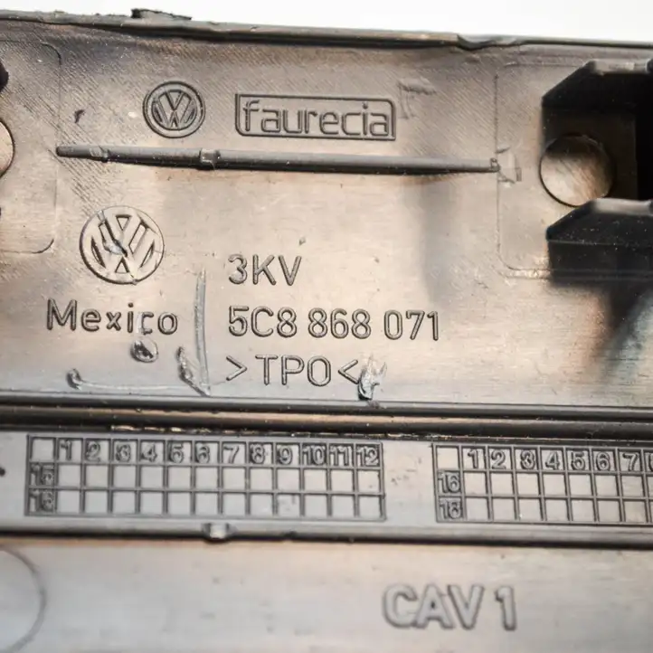 Volkswagen Jetta VI (2011 - 2018) 5C8868071 Прочие детали салона — фото 3