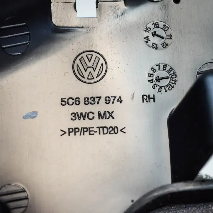 Volkswagen Jetta VI (2011 - 2018) 5C6837974 Прочие детали салона — фото 3