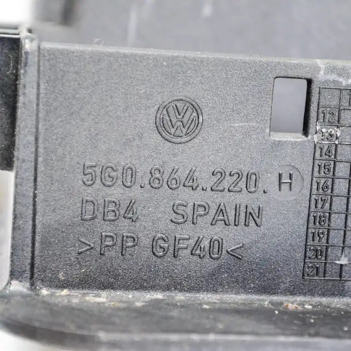 Volkswagen Golf VII (2013 - 2019) 5G0864220H Прочие детали салона — фото 4